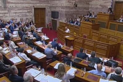 Ένταση, ενστάσεις και μία αποχώρηση στη συζήτηση του ν/σ για τα ΜΜΕ