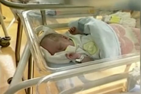 Μωρά στα αζήτητα… που τα εγκαταλείπουν σε μαιευτήρια οι γονείς τους