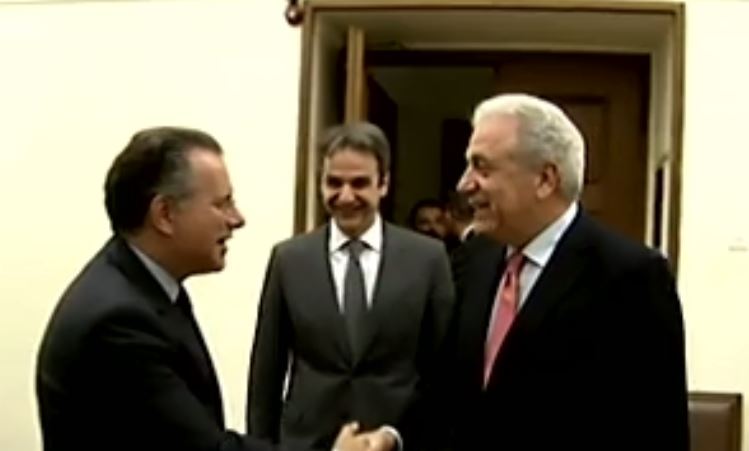 Συνάντηση Μητσοτάκη-Αβραμόπουλου για ΝΔ και μεταναστευτικό