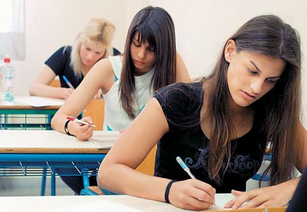 Πανελλαδικές Εξετάσεις: Οι υποψήφιοι επιλέγουν σχολή αλλά και πόλη για να περιορίσουν τα έξοδα