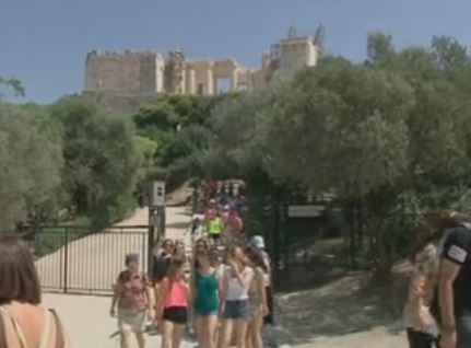 «Ανάσα» για την οικονομία ο τουρισμός