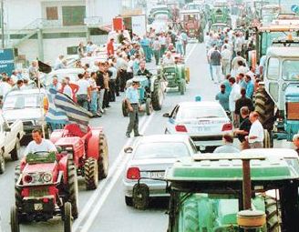 Στους δρόμους οι αγρότες σε όλη την Ελλάδα