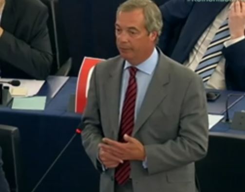 Φάρατζ προς Τσίπρα: Πρέπει να φύγετε από την Ευρωζώνη με το κεφάλι ψηλά