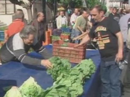 Διαμαρτυρία πωλητών Λαϊκών Αγορών έξω από τη Βουλή