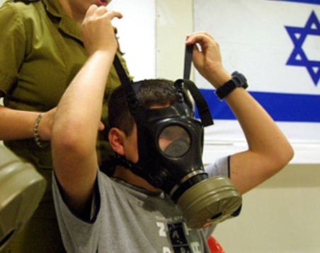 Μοιράζουν μάσκες αερίων και ανοίγουν καταφύγια στο Ισραήλ