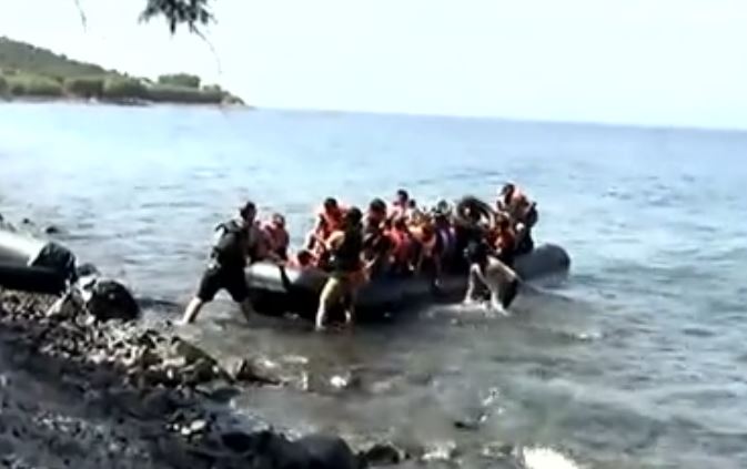 Συνεχίζουν να έρχονται εκατοντάδες πρόσφυγες στη Λέσβο
