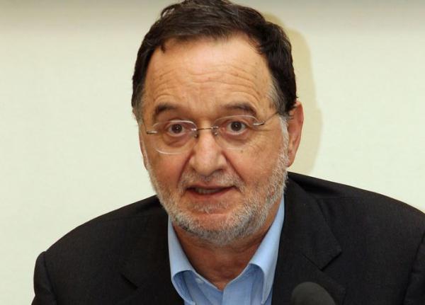 Λαφαζάνης: Επιχειρούν να ελέγξουν την ενημέρωση