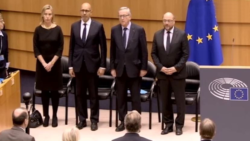 H Ευρωβουλή τιμά τα θύματα του μακελειού στο Παρίσι