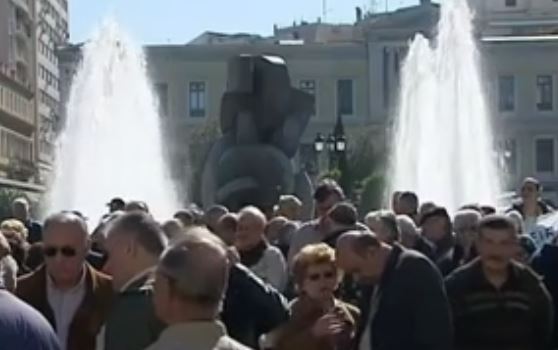 Συντάξεις: Μειώσεις μέσω αύξησης των εισφορών ζητούν οι δανειστές