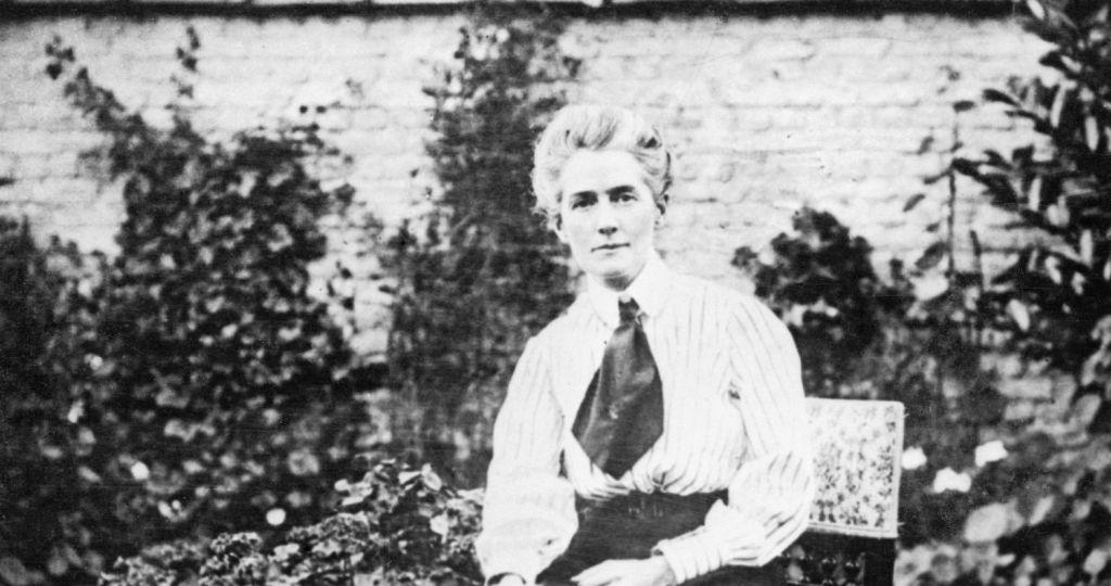 Στην ηρωίδα Έντιθ Κάβελ είναι αφιερωμένο το doodle της Google