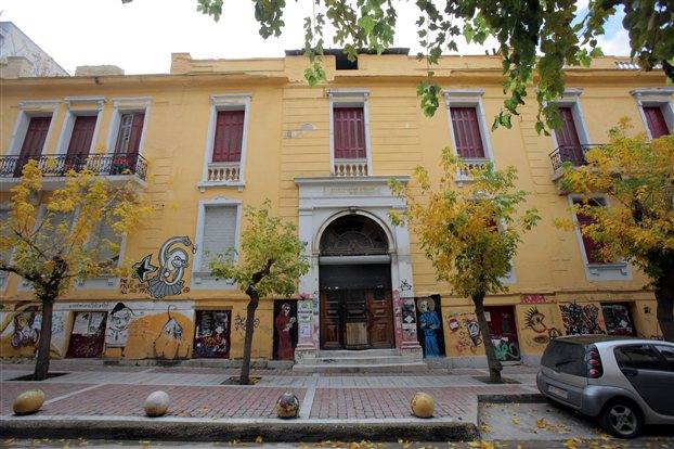 Ανακατάληψη της βίλας Αμαλίας και εισβολή στα γραφεία της ΔΗΜΑΡ