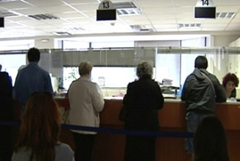 Χιλιάδες δανειολήπτες αδυνατούν να πληρώσουν