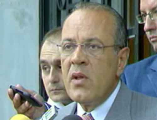 Με τα προεδρεία ΓΣΕΕ-ΑΔΕΔΥ και ΣΕΒ συναντήθηκε ο Αντώνης Σαμαράς