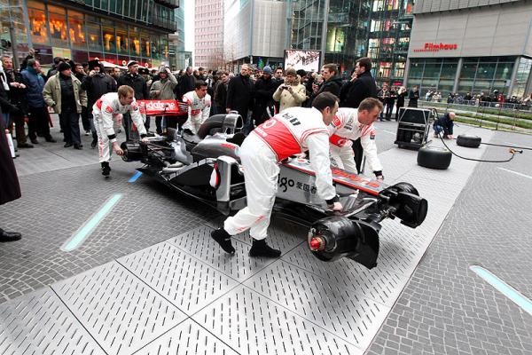 F1 2011: Η παρουσίαση της νέας McLaren MP4-26