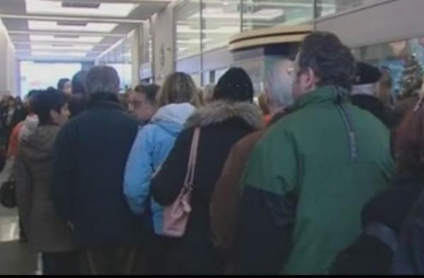 Ουρές στα υποκαταστήματα της ΔΕΗ για την εξόφληση λογαριασμών