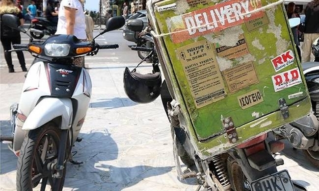 Νέα καταγγελία :  Εστειλαν στο νοσοκομείο διανομέα φαγητού