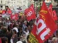 Σε απεργιακό κλοιό η Γαλλία αντιδρώντας στα σχέδια Σαρκοζί για το συνταξιοδοτικό