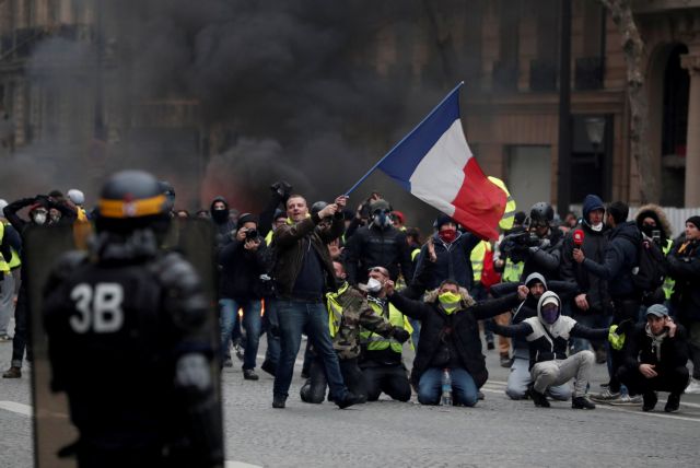 «Κίτρινα Γιλέκα» : Νέες κινητοποιήσεις το Σάββατο - «Έτοιμη για το χειρότερο σενάριο» η γαλλική αστυνομία