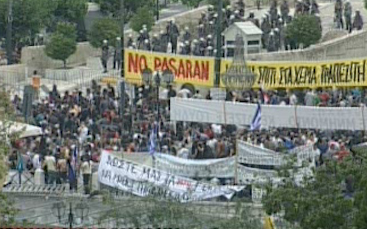 Χιλιάδες διαδηλωτές στο Σύνταγμα