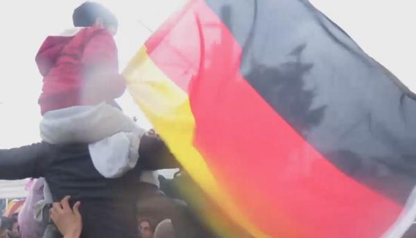 Ειδομένη: Πρόσφυγες αποκαλούν τη Μέρκελ «μητέρα» και ζητούν να ανοίξουν τα σύνορα