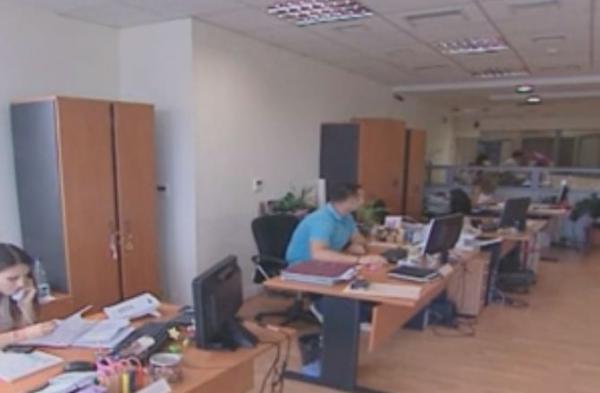 Λύση αντί 15.000 απολύσεων στο Δημόσιο αναζητούν Στουρνάρας-Μανιτάκης