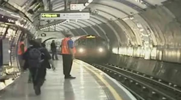 Ο Πύρρος Δήμας έδωσε το όνομά του σε σταθμό του μετρό στο Λονδίνο