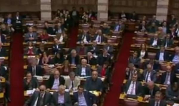 Σε υψηλούς τόνους η συζήτηση στη Βουλή για τη «μικρή ΔΕΗ»