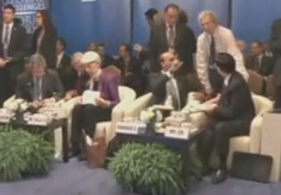 Την απόλυση των 2.000 από τους 4.100 της διαθεσημότητας ζητάει το ΔΝΤ