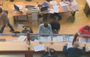 Η κυβέρνηση «τρέχει» για να μην ζητήσει η τρόικα απολύσεις στο Δημόσιο