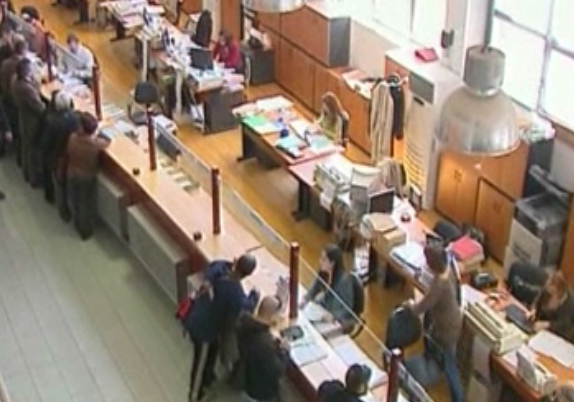 «Εμμεσοι» τρόποι για απολύσεις στο δημόσιο