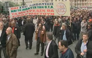 Συνεχίζεται η «κόντρα» κυβέρνησης και υπαλλήλων για διαθεσιμότητα