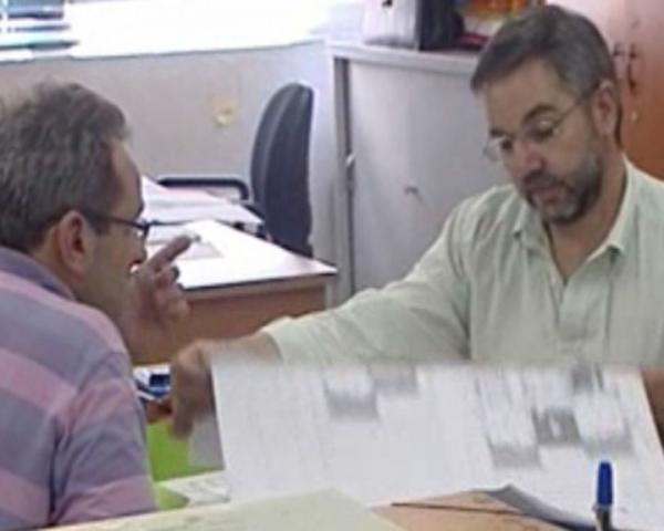 Φρένο στα ειδικά μισθολόγια για τους δημοσίους υπαλλήλους