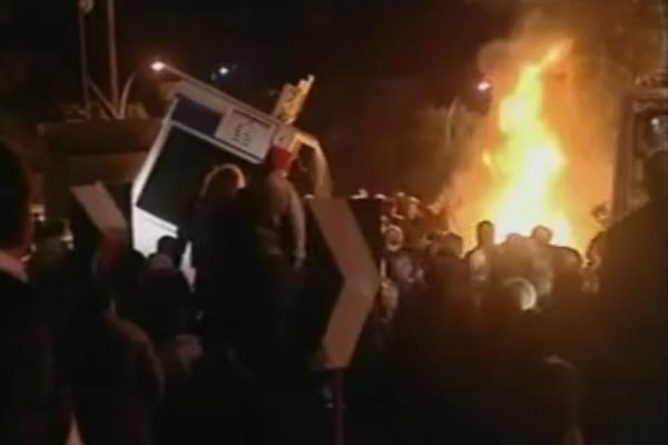 Προσαγωγή του δημάρχου Ωρωπού για τον εμπρησμό στα διόδια Μαλακάσας