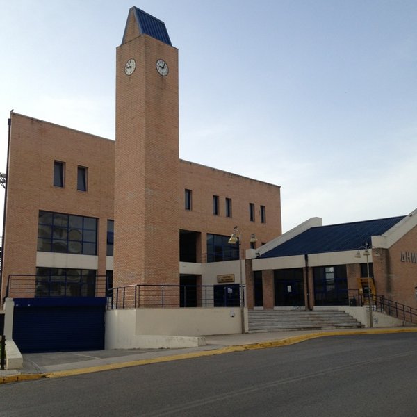 Ελεγχόμενη έκρηξη έξω από το δημαρχείο Αχαρνών