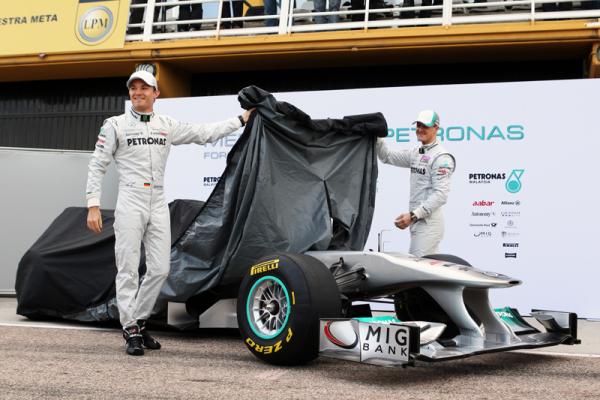 Formula 1 2011: Η παρουσίαση της νέας Mercedes W02 στη Valencia