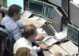 Επιμένουν τα σενάρια περί αναδιάρθρωσης χρέους εν μέσω αλλεπάλληλων διαψεύσεων