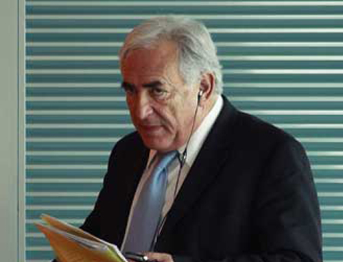 Διαχειρίσιμο μεσοπρόθεσμα το χρέος της Ελλάδας, σύμφωνα με το ΔΝΤ