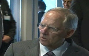 Για μεγαλύτερο «κούρεμα» στο ελληνικό χρέος, μιλάει ο Σόιμπλε