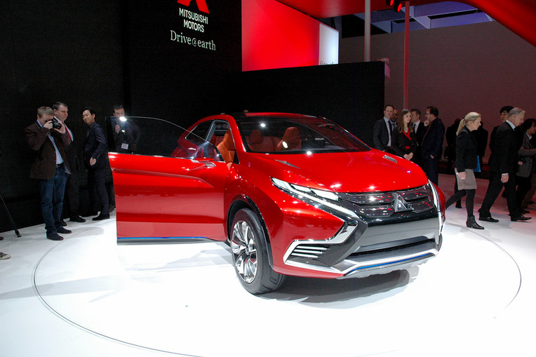 Το plug-in υβριδικό πρωτότυπο SUV της Mitsubishi XR-PHEV II στην ελβετική έκθεση
