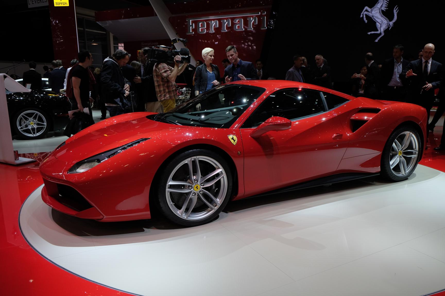 Η υπερτροφοδοτούμενη Ferrari 488 GTB των 670 ίππων στη Γενεύη