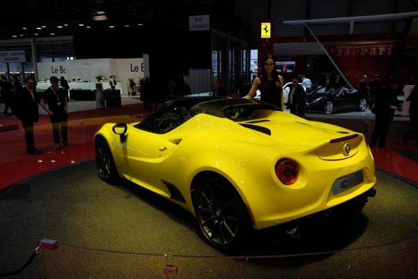 Η ευρωπαϊκή πρεμιέρα της Alfa Romeo 4C Spider στη Γενεύη