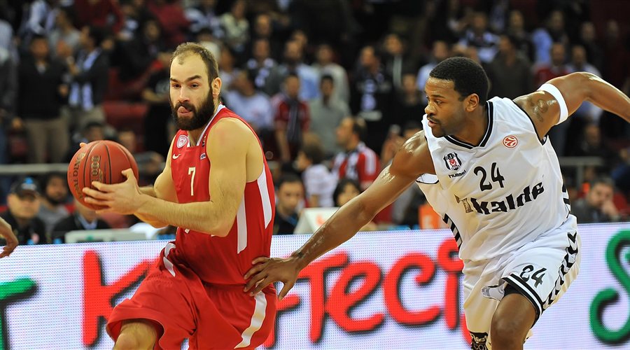 Οι «ερυθρόλευκοι» επιστρέφουν στην Αθήνα με το 78-73 επί της Φενέρμπαχτσε