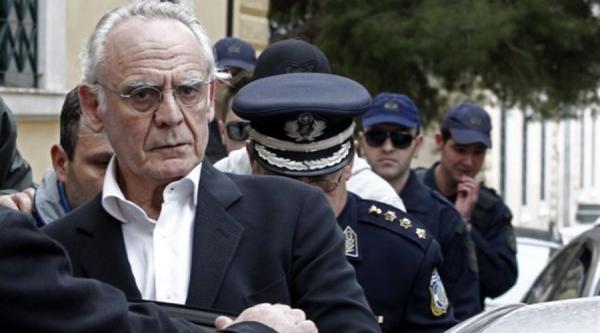 Εικόνες από την είσοδο του Άκη Τσοχατζόπουλου στο Εφετείο