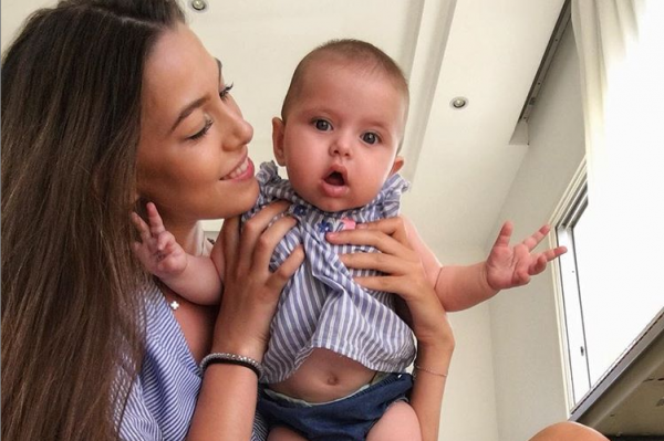 Εβελίνα Σκίτσκο: Οι τρυφερές φωτογραφίες με την κόρη της