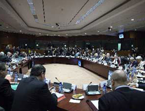 Ασφυκτικές πιέσεις από την ΕΕ