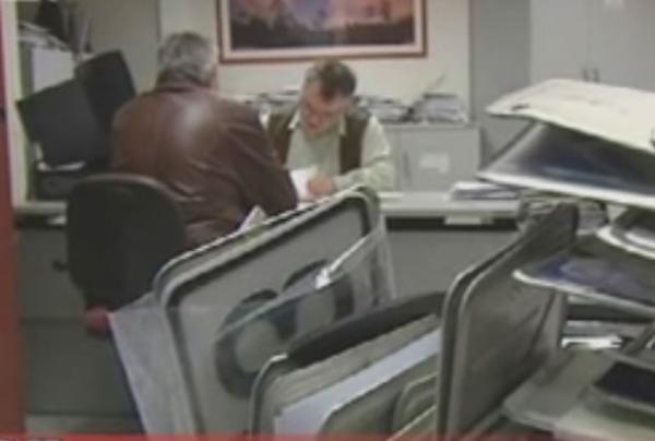 Ουρές στις εφορίες για καταθέσεις πινακίδων Ι.Χ.