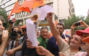 Διαμαρτυρίες και απεργίες για την εργασιακή εφεδρεία