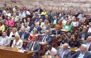 Αντικρουόμενες δηλώσεις βουλευτών για τις απολύσεις στο Δημόσιο