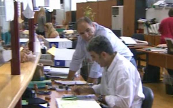 Aσφυκτικές πιέσεις της τρόικας για παρεμβάσεις στο δημόσιο τομέα