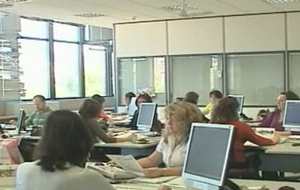 «Πόλεμος» μεταξύ Σπινέλλη-εφοριακών για τις «μίζες»